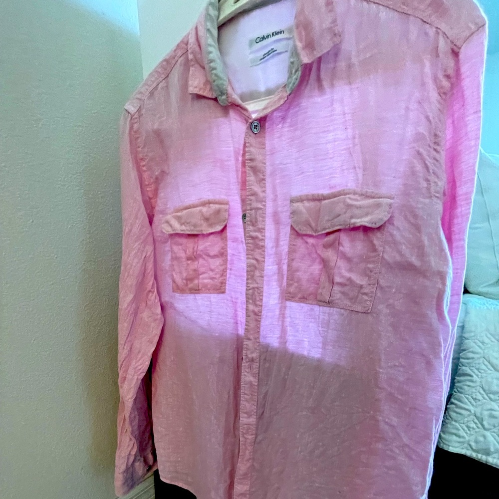 Light weight slim fit Calvin Klein Pink shirt. Size small